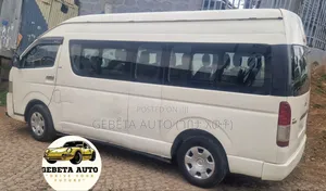 Toyota HiAce 2009 White