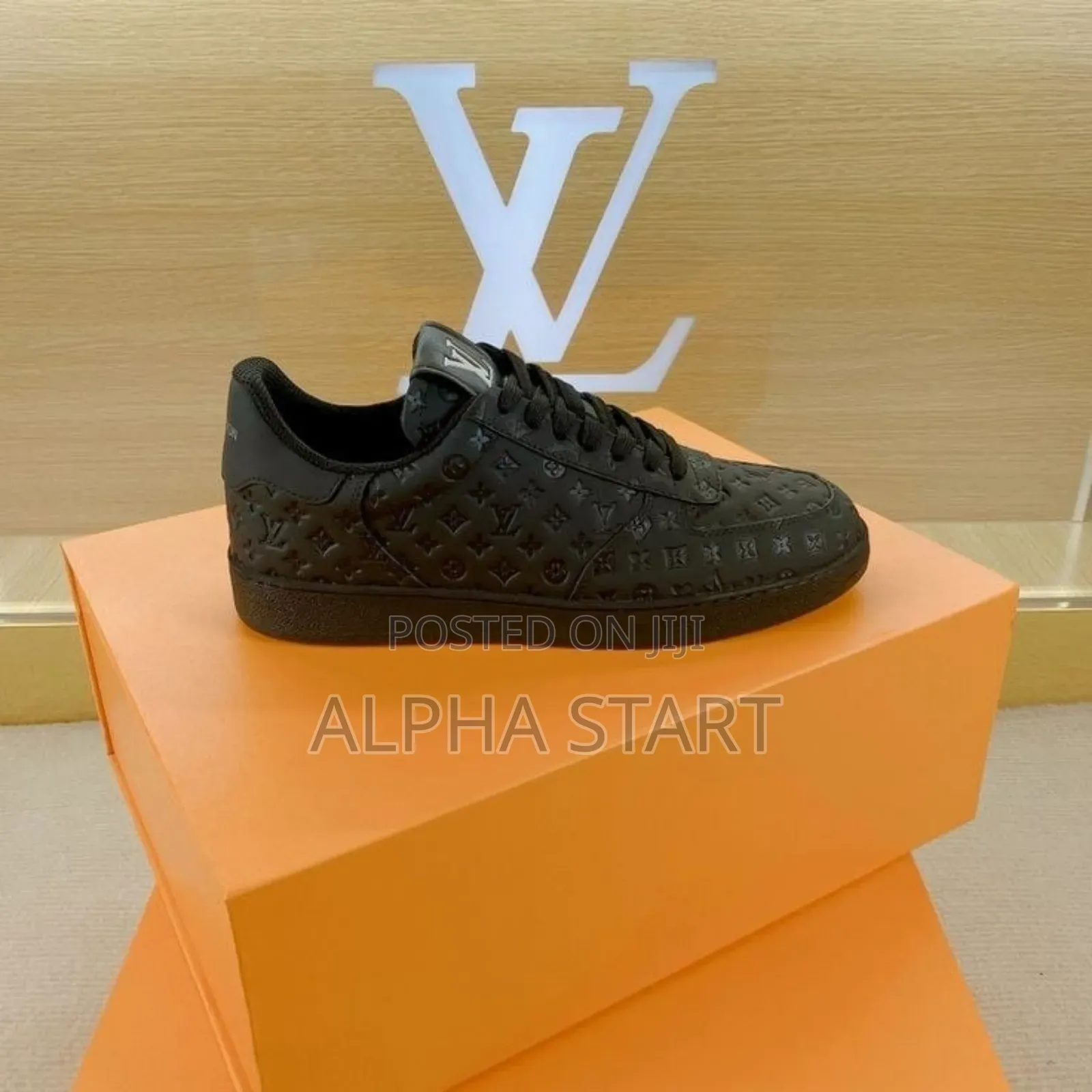  Louis Vuitton Plain Leather Logo Sneakers Tm