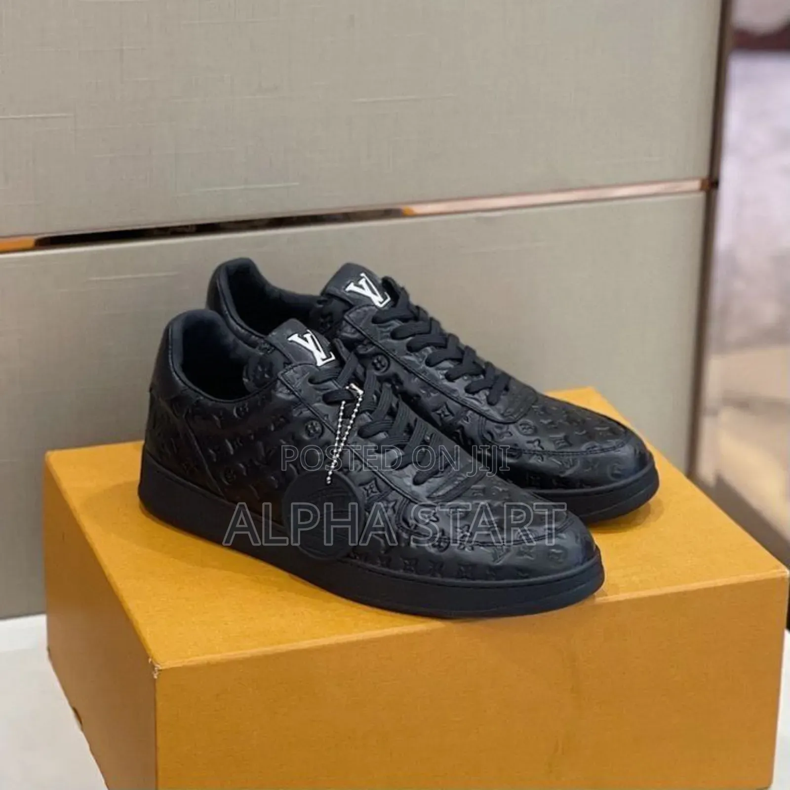  Louis Vuitton Plain Leather Logo Sneakers Tm