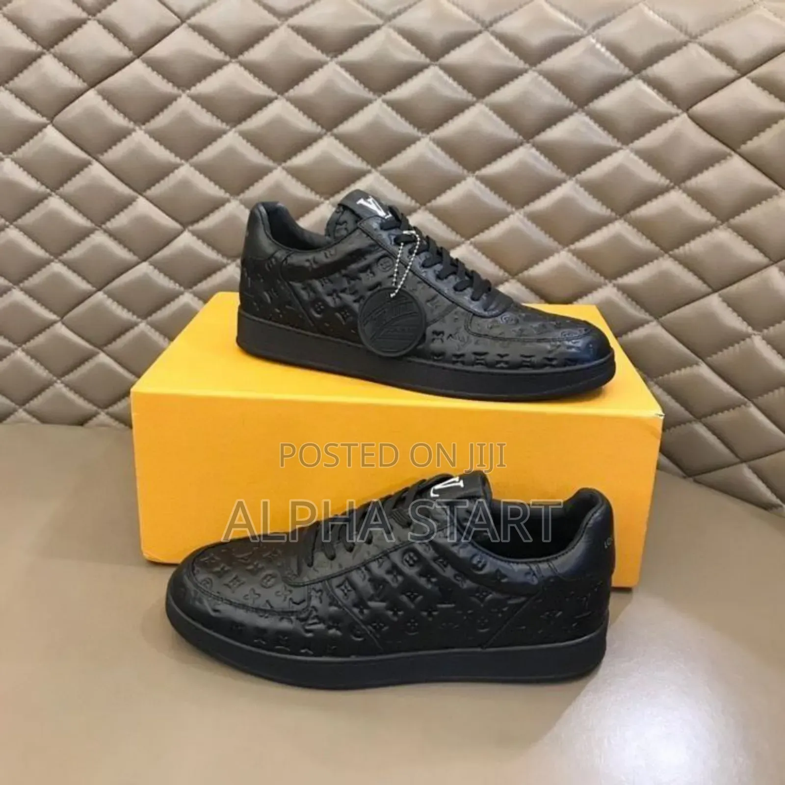  Louis Vuitton Plain Leather Logo Sneakers Tm