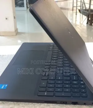 New Laptop Dell Vostro 3520 8GB Intel Core I5 HDD 1T