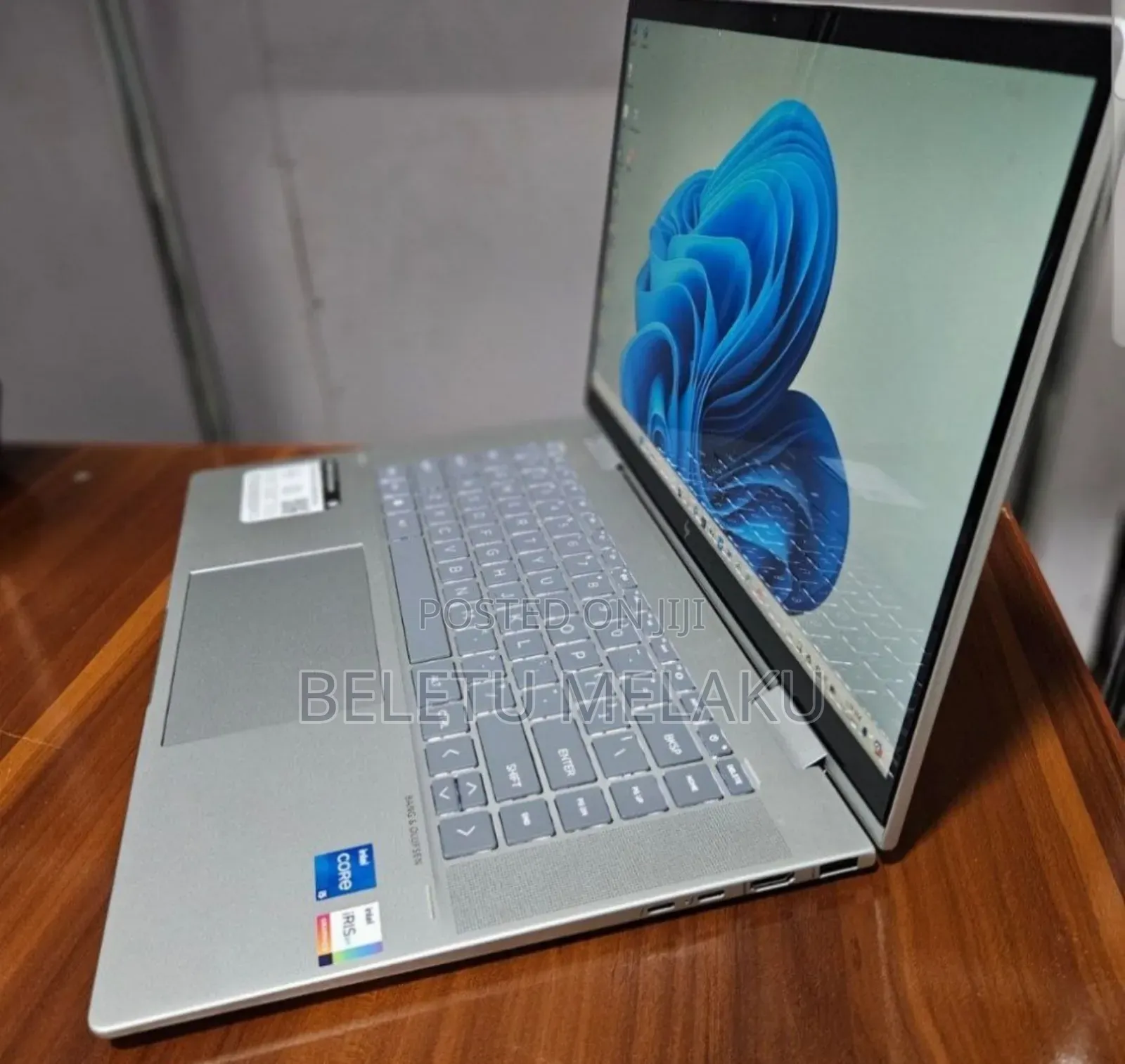 New Laptop HP Envy X360 8GB Intel Core I5 SSD 512GB