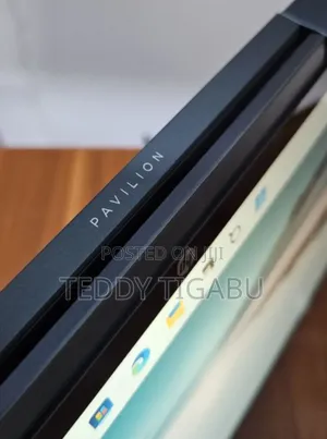 New Laptop HP Pavilion X360 8GB Intel Core I7 SSD 256GB