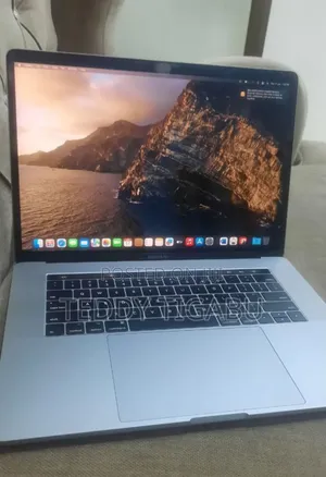New Laptop Apple MacBook Pro 2017 16GB Intel Core I7 SSD 512GB