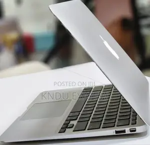 New Laptop Apple MacBook 4GB Intel Core I5 SSD 128GB