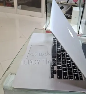 New Laptop Apple MacBook Pro 16GB Intel Core I7 SSD 256GB