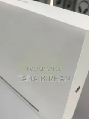 New Laptop Apple MacBook Air 2025 M4 13-Inch 16GB Apple M4 SSD 256GB