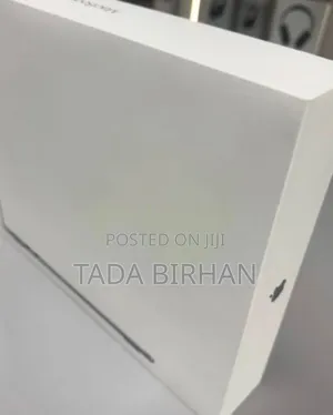 New Laptop Apple MacBook Air 2025 M4 13-Inch 16GB Apple M4 SSD 256GB