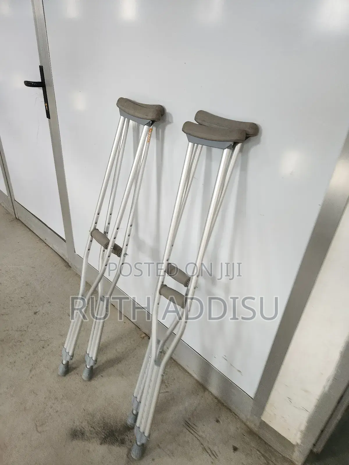 Crutches吃完crutches畾裡外crutches四個crutches覶你crutches扥只crutches