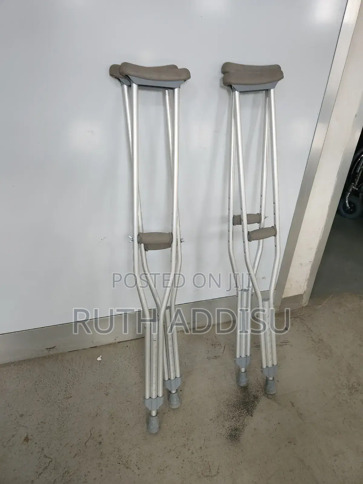 Crutches吃飯crutches因此crutches鬥法crutches骨髓axillary Crutches