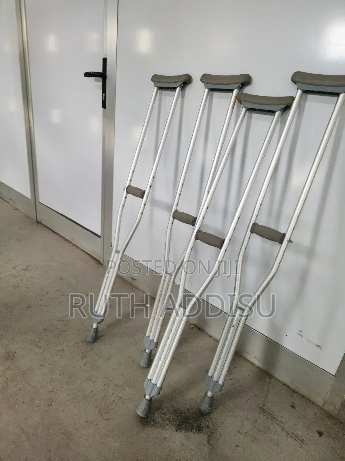 Bilateral Axillary Crutches去過best Quality Crutches貿與crutches