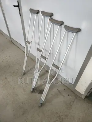 Photo - Crutches吧俄axillary Crutches當時bilateral Axillary Crutches