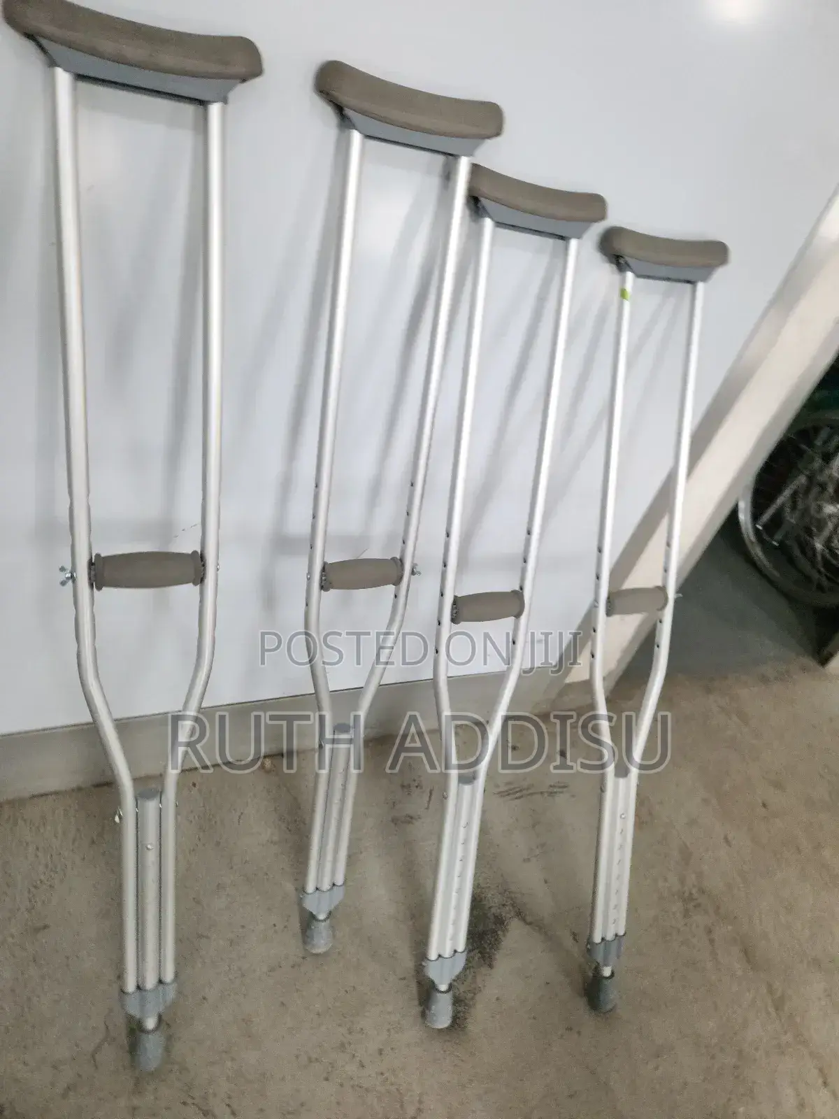 Crutches沒人crutches烒吧crutches喣上crutches說明axillary Crutches