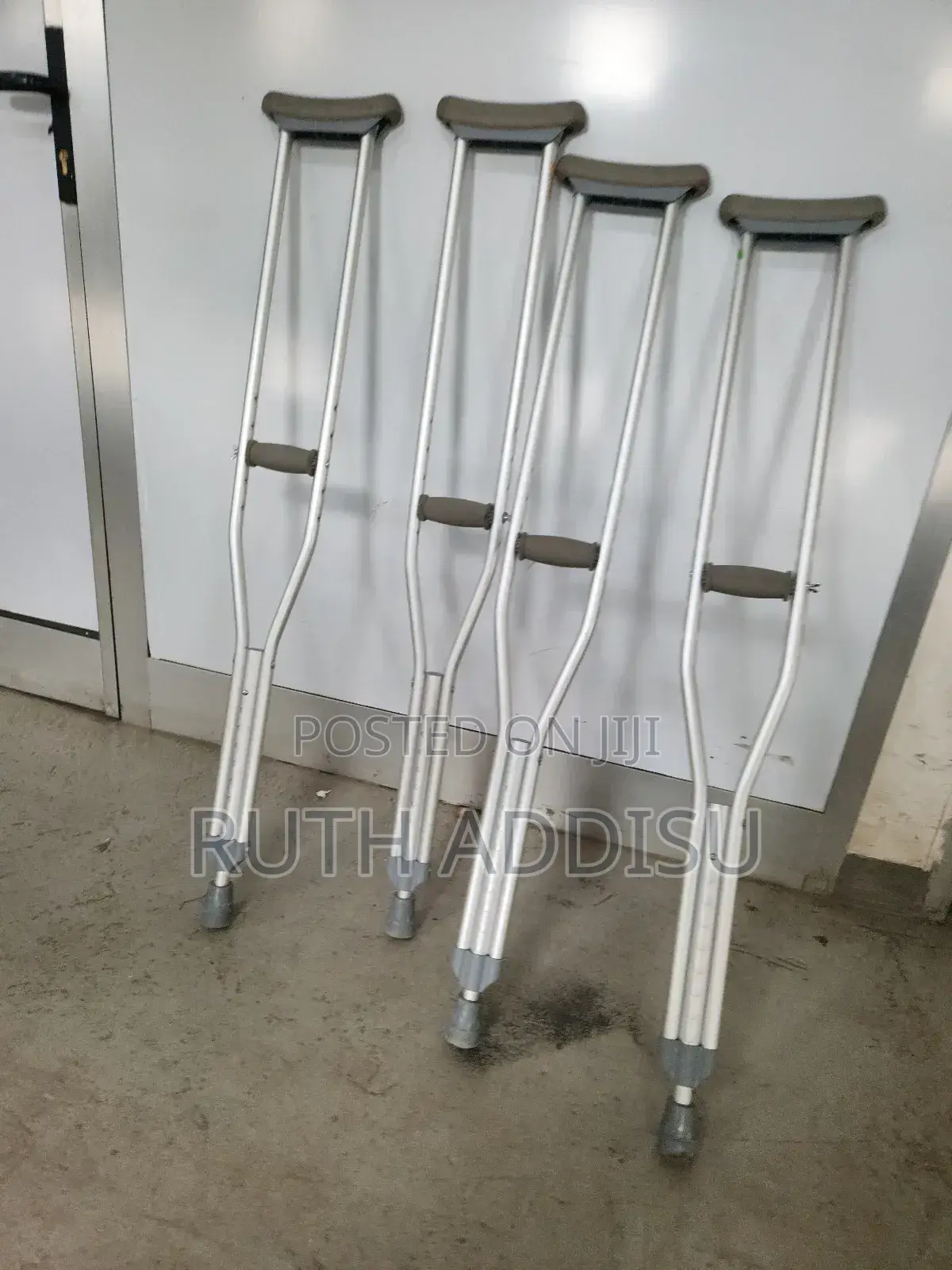 Axillary Bilateral Crutches鉛球crutches里仔crutches本人crutches