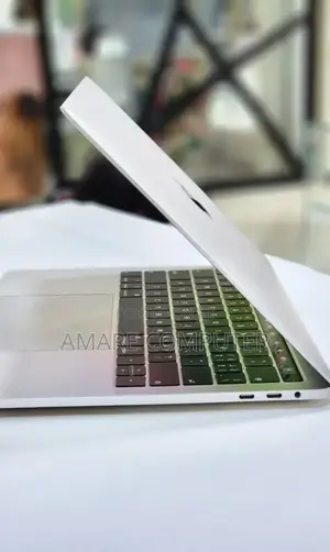 New Laptop Apple MacBook Pro 2018 8GB Intel Core I5 SSD 256GB