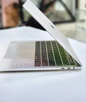 New Laptop Apple MacBook Pro 2018 8GB Intel Core I5 SSD 256GB