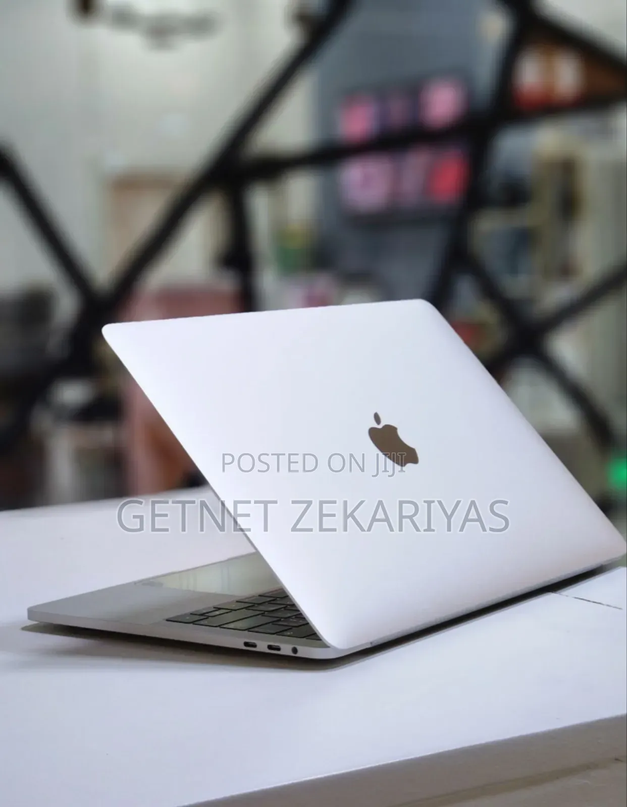 New Laptop Apple MacBook Pro 2018 8GB Intel Core I5 SSD 256GB