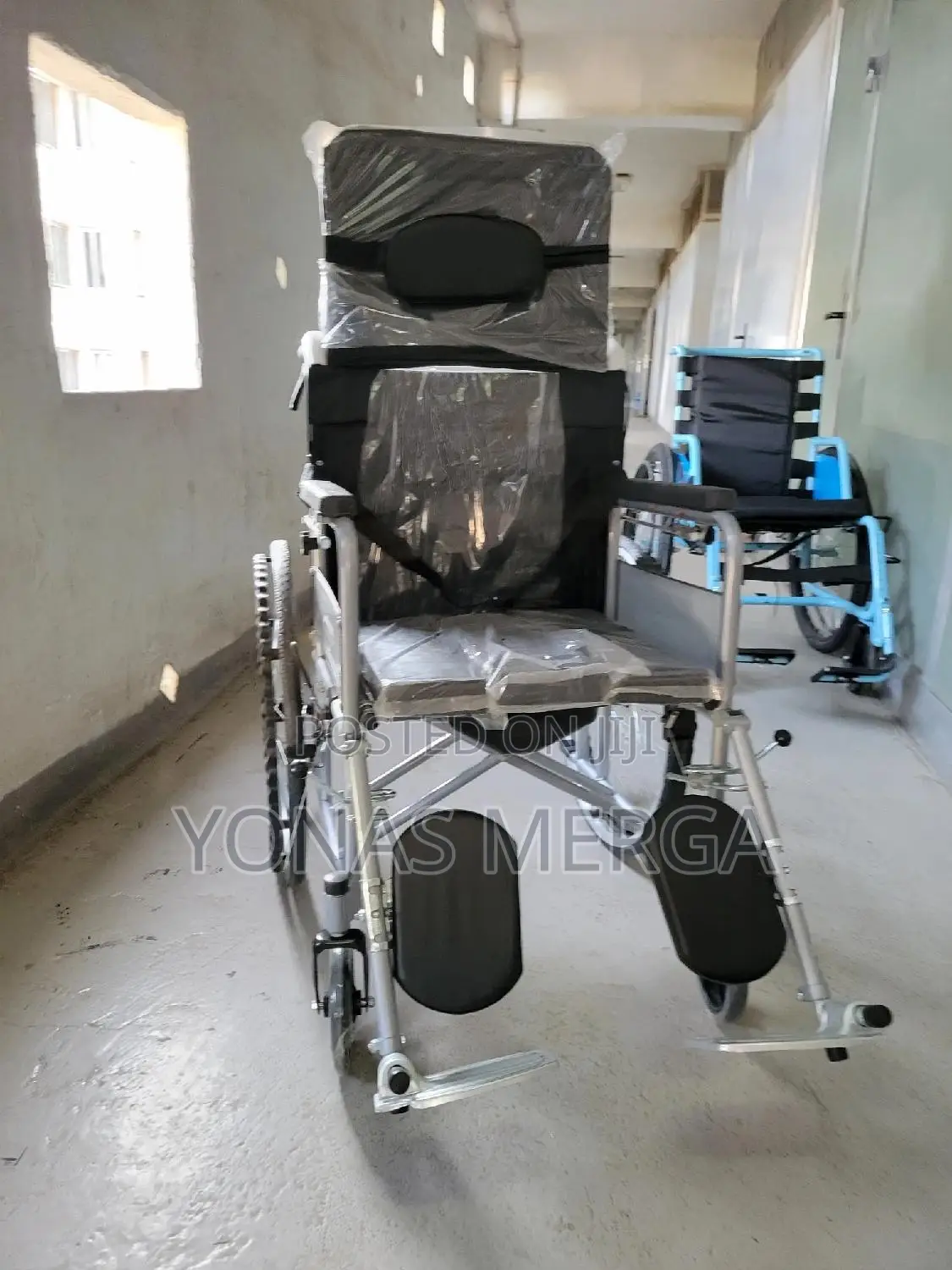 Wheelchairة坑leg Support -Hydraulically Adjustable Wheelchair