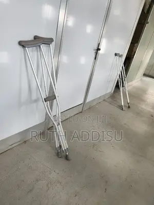 Axillary Bilateral Crutches站名crutches因而axillary Crutches