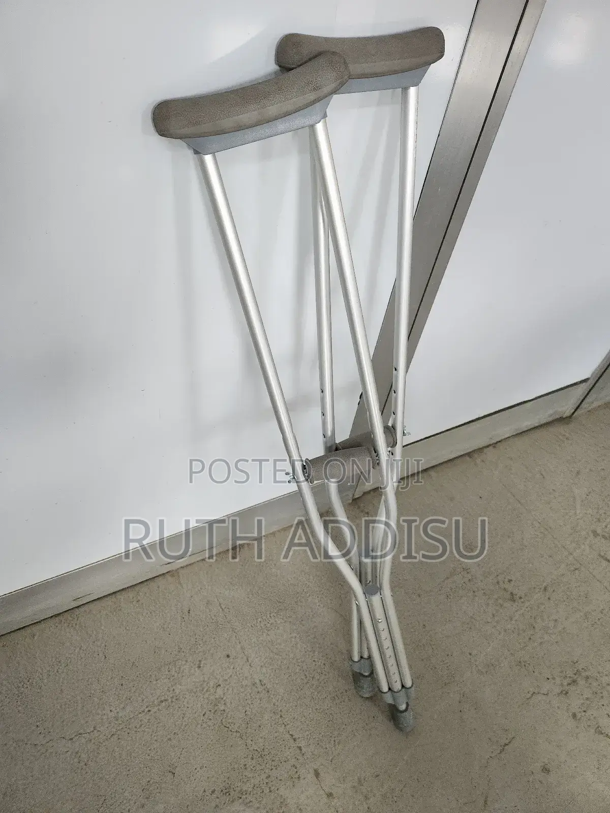Crutches並且crutches四月crutches裡面axillary Crutches黨籍crutches
