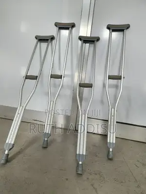 Photo - Axillary Crutches地震crutches由人crutches國內crutches銳意crutches