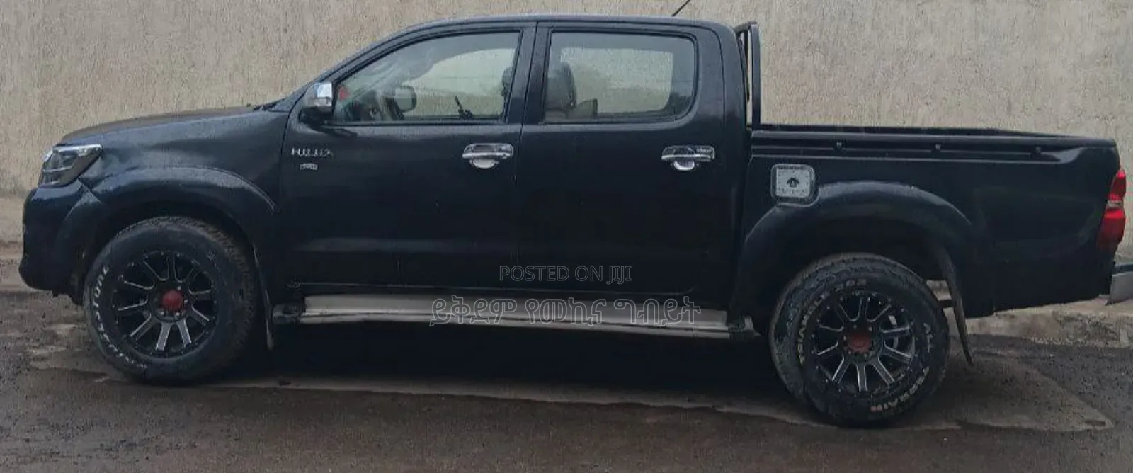 Toyota Hilux 2013 Black
