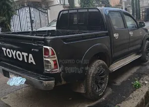 Toyota Hilux 2013 Black