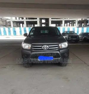Photo - Toyota Hilux 2017 Gray