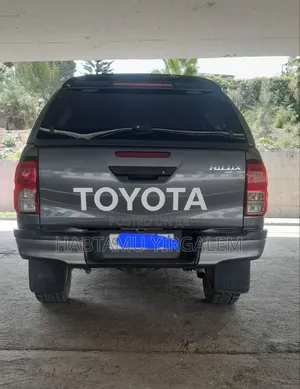 Toyota Hilux 2017 Gray
