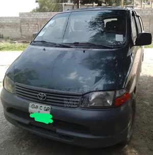 Photo - Toyota HiAce 2002 Black