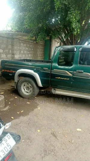 Photo - Toyota Hilux 2700i Raider 2004 Green