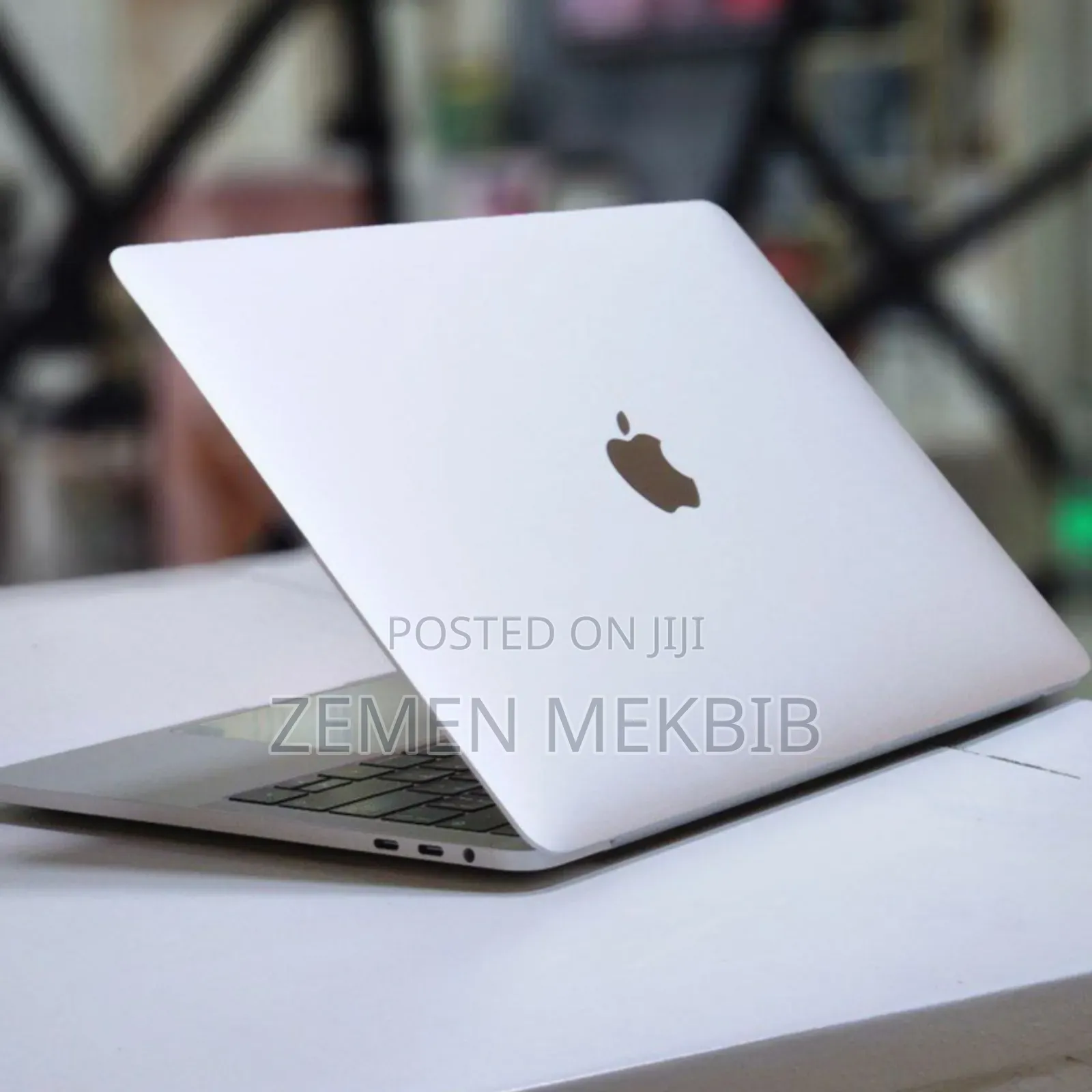 New Laptop Apple MacBook Pro 2018 8GB Intel Core I5 SSD 256GB