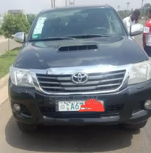Photo - Toyota Hilux 2013 Black