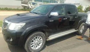 Toyota Hilux 2013 Black