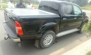 Toyota Hilux 2013 Black