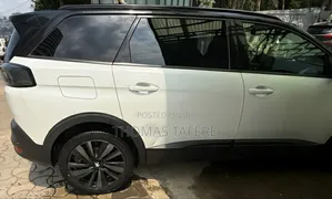 Peugeot 5008 2022 White