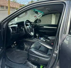 Toyota Hilux 2019 Gray