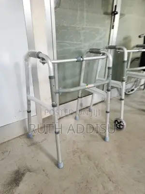 Photo - Walker卦在medical Walker惸了walker半年foldable Walker恂你medical