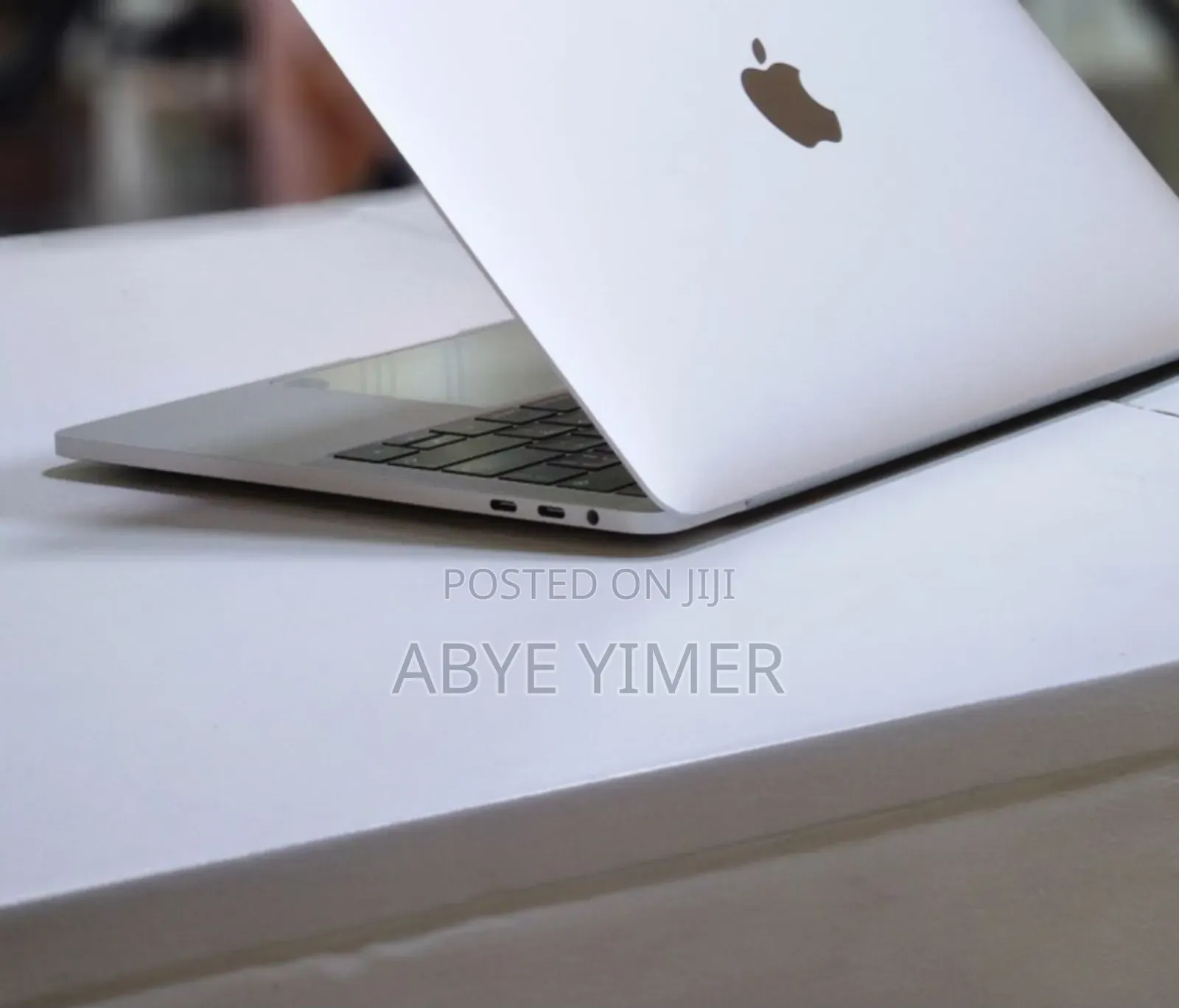 New Laptop Apple MacBook Pro 2018 8GB Intel Core I5 SSD 256GB