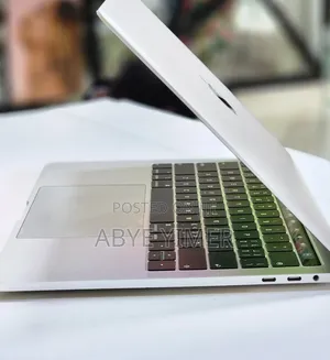 New Laptop Apple MacBook Pro 2018 8GB Intel Core I5 SSD 256GB