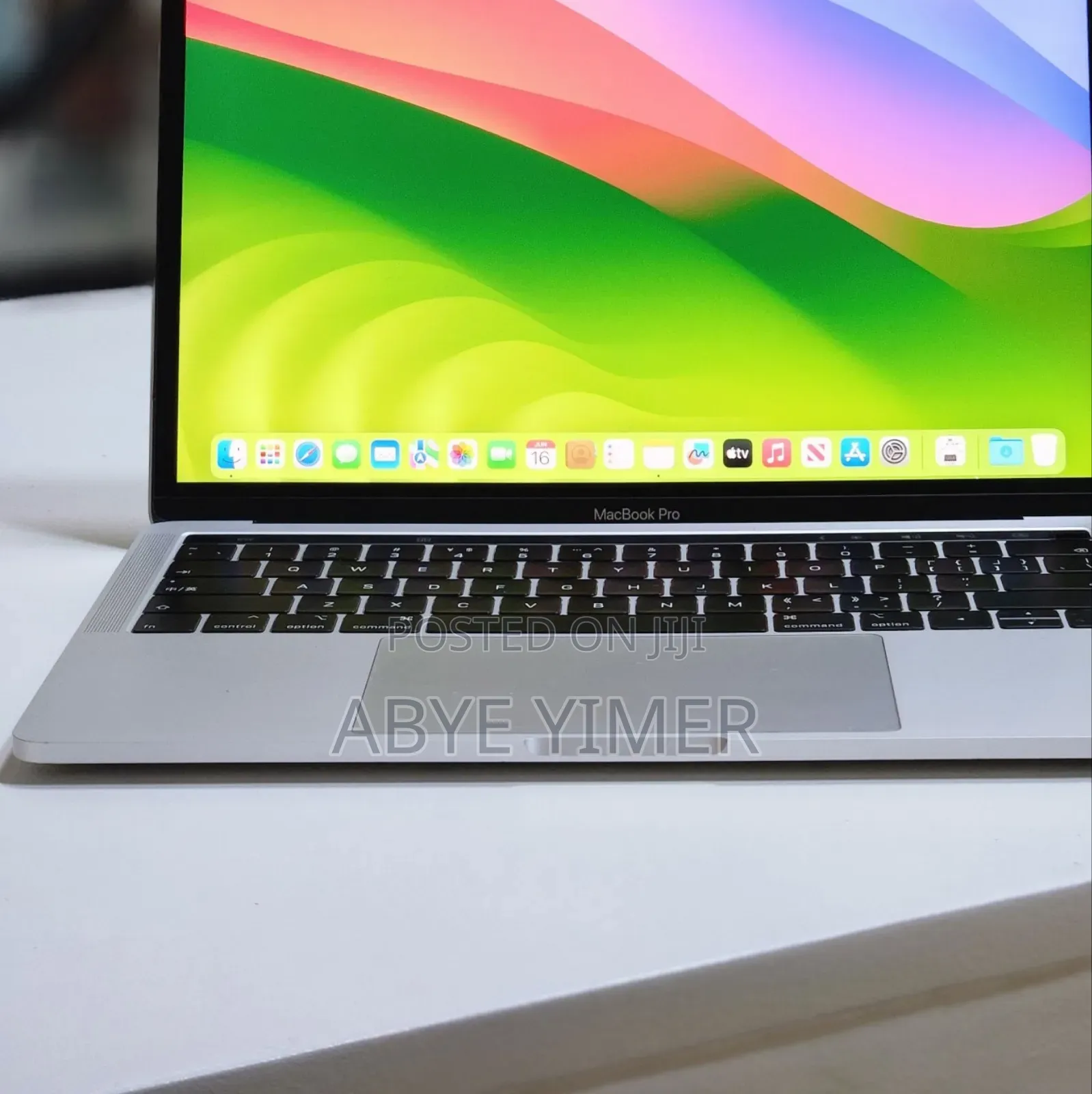 New Laptop Apple MacBook Pro 2018 8GB Intel Core I5 SSD 256GB