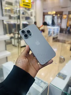 Photo - Apple iPhone 15 Pro Max 256 GB Silver