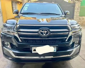 Photo - Toyota Land Cruiser 2020 Beige