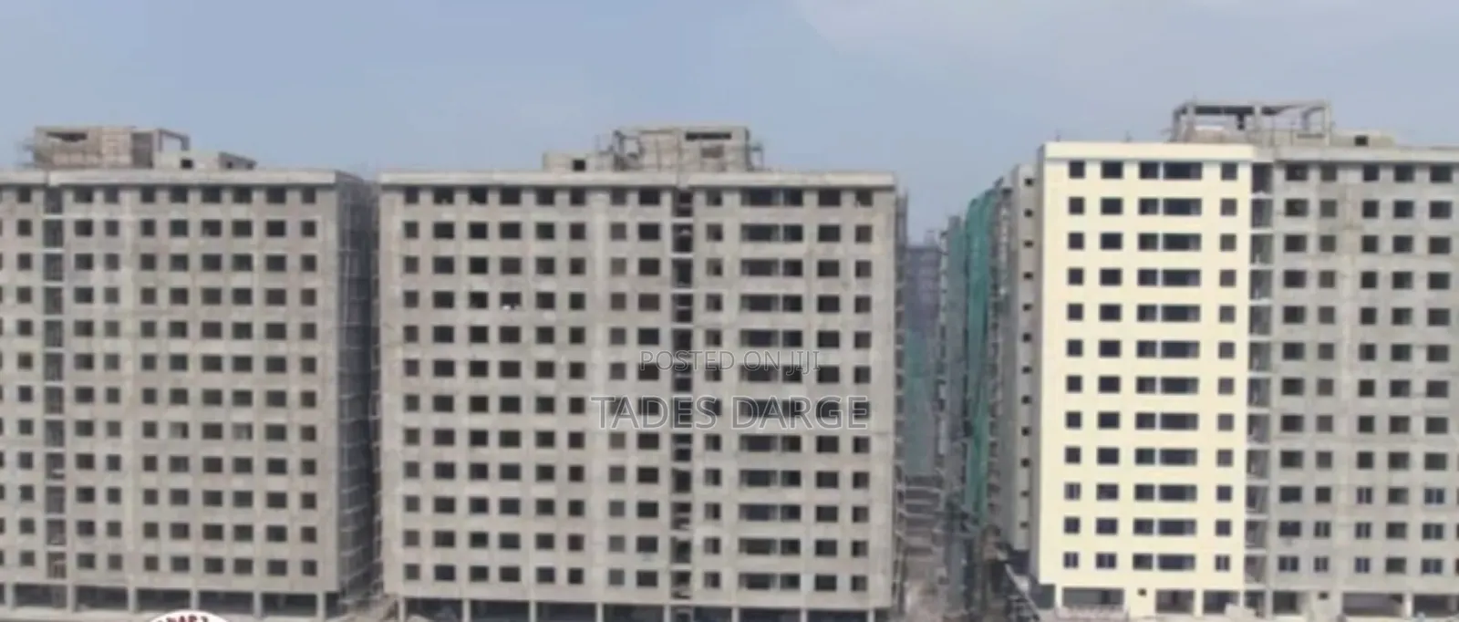 በታላቁ የገበያ ማዕከል ጥቂት ሱቆች ቀርተውናል እርሶም መርጠው ይግዙ።