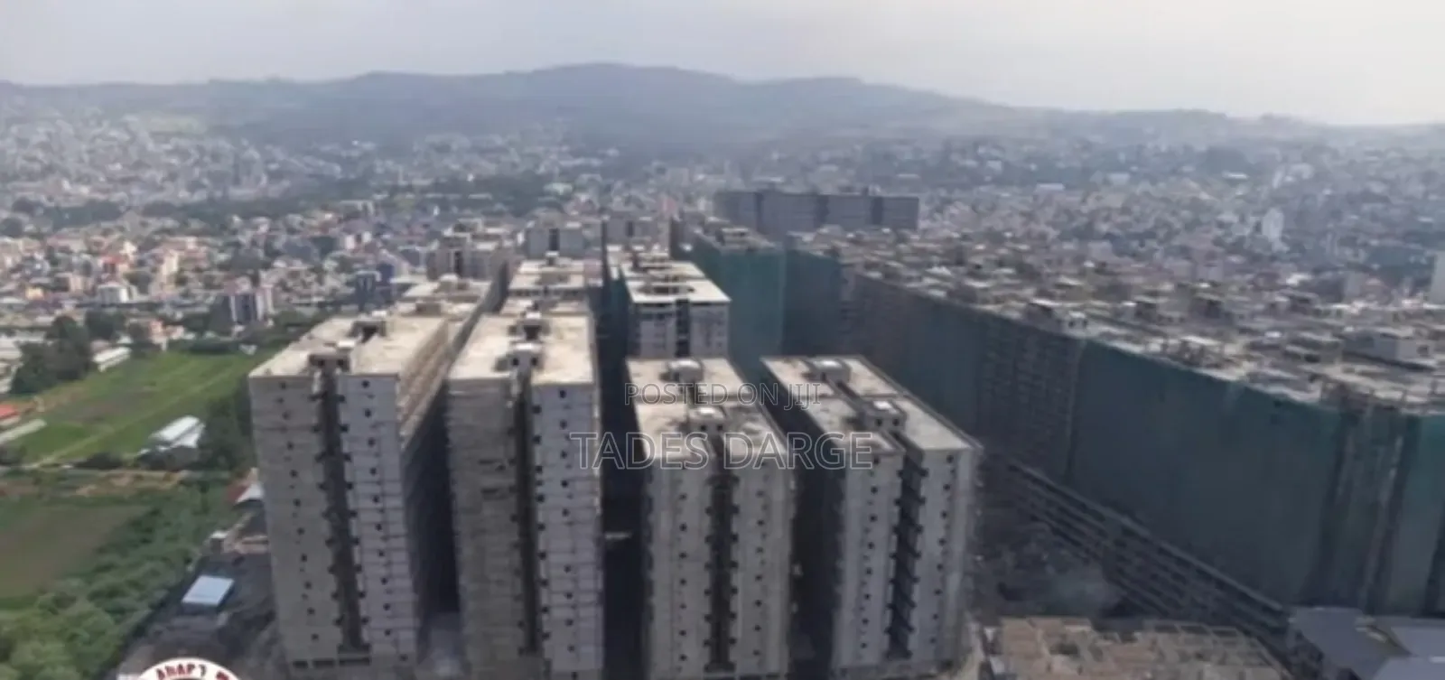 በታላቁ የገበያ ማዕከል ጥቂት ሱቆች ቀርተውናል እርሶም መርጠው ይግዙ።