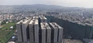 በታላቁ የገበያ ማዕከል ጥቂት ሱቆች ቀርተውናል እርሶም መርጠው ይግዙ።