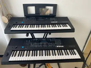 Photo - Yamaha Keyboard E473