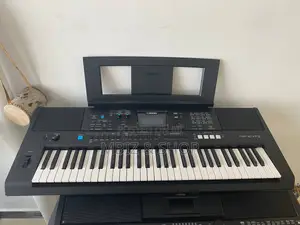 Yamaha Keyboard E473
