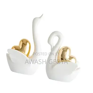 Photo - 2pcs Swan Figurines Desktop Ornament Modern Ceramic