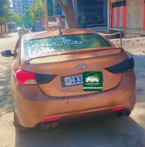 Hyundai Avante 2013 Orange